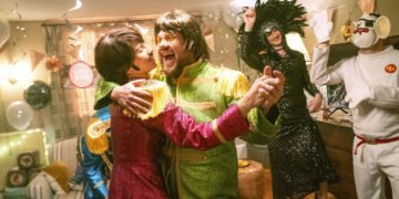 Melia Kreiling e James Corden em 'Vida de Casal'. Imagem: Amazon Studios/Divulgação.