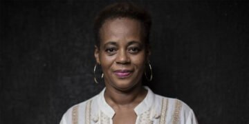 'Solitária', de Eliana Alves Cruz, é uma discussão inspirada sobre a solidão do trabalho doméstico