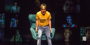 Crítica: 'Hamlet' emociona público na abertura do Festival de Curitiba