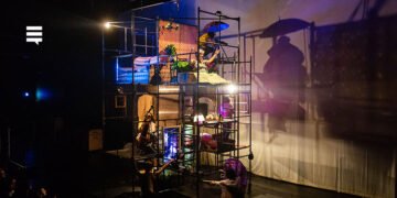 Com 'Poema Suspenso para uma Cidade em Queda', Cia Mungunzá "reocupa" o Teatro de Contêiner