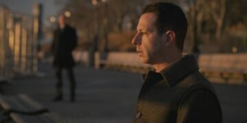 Jeremy Strong como Kendall, personagem central em 'Succession'