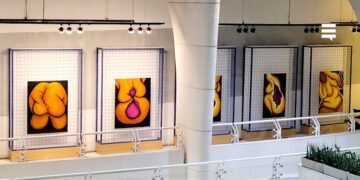 Foto de cinco quadros com ilustrações de corpos negros
