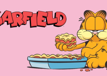 Gato laranja, com listras pretas, com um pedaço de lasanha na mão. À sua frente, uma tigela com mais lasanha. O fundo é rosa e no alto à esquerda se lê "Garfield".