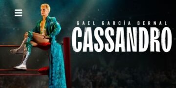 O ator mexicano Gael García Bernal como o lutador Cassandro