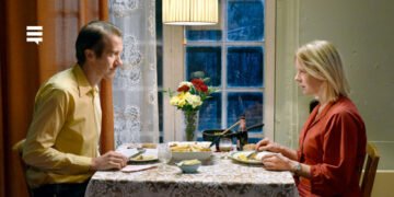 A interação entre Holappa e Ansa é singular, marcada por um diálogo bem-humorado, mas lacônico. Imagem: Divulgação.