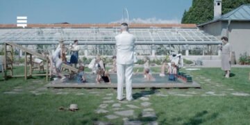 'Zona de Interesse' adentra a vida cotidiana da família de Rudolf Höss, o comandante de Auschwitz vivido por Christian Friedel. Imagem: Divulgação.