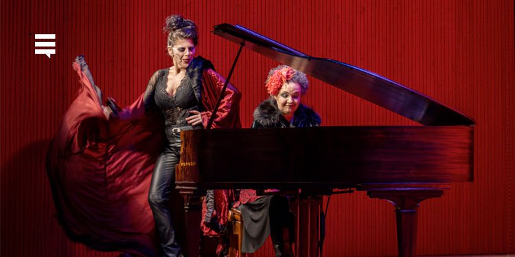Liane Venturella e Catarina Domenici contracenam em 'Meretrizes'. Imagem: Divulgação.