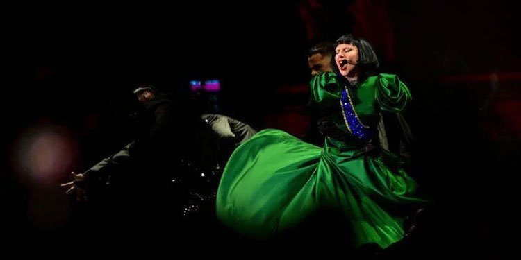 Cantora retornou ao Brasil para apresentação histórica na praia de Copacabana. Imagem: Reprodução.