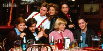 A trupe de 'O Primeiro Ano do Resto de Nossas Vidas': rebeldes sem causa. Imagem: Columbia Pictures / Divulgação.