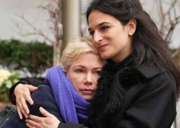 Michelle Williams e Jenny Slate estão impecáveis em 'Morrendo Por Sexo'. Imagem: 20th Television / Divulgação.