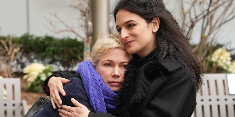 Michelle Williams e Jenny Slate estão impecáveis em 'Morrendo Por Sexo'. Imagem: 20th Television / Divulgação.
