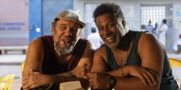 Otavio Muller e Ailton Graça brilham como Pablo e Luisão. Imagem: Globoplay / Divulgação.