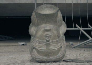 Petra Costa segue sua investigação sobre o Brasil. Imagem: Netflix / Divulgação.