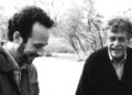 O diretor Robert B. Weide e o escritor Kurt Vonnegut. Ambos conviveram por quase trinta anos. Imagem: Whyaduck Productions / Divulgação.