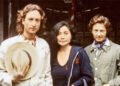 John Lennon e Yoko Ono com Elliot Mintz. Imagem: Reprodução.