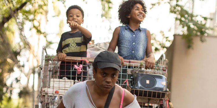 Shirley Cruz protagoniza o novo longa-metragem de Anna Muylaert. Imagem: Biônica Filmes / Divulgação.