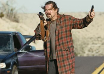 Leonardo DiCaprio dá vida a Bob em 'Uma Batalha Após a Outra'. Imagem: Warner Bros. / Divulgação.