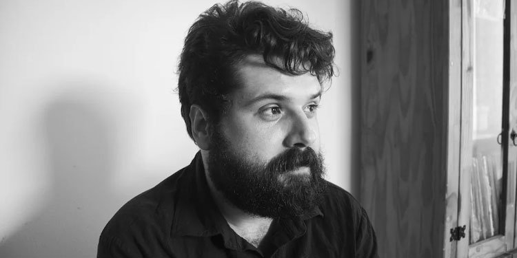 'Frankito em Chamas' é a primeira obra do autor publicada pela Todavia. Imagem: Carolina Vicentini / Divulgação.