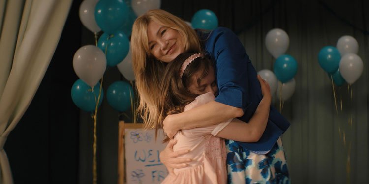 Ellen Pompeo protagoniza minissérie produzida pelo Hulu. Imagem: Disney / Divulgação.