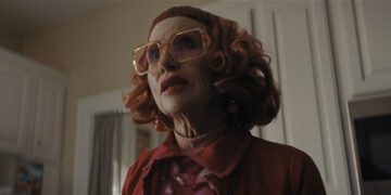 Amy Madigan encarna a assustadora tia Gladys. Imagem: New Line Cinema / Divulgação.