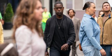 Sterling K. Brown retorna à TV na pele de Xavier Collins. Imagem: Hulu / Divulgação.