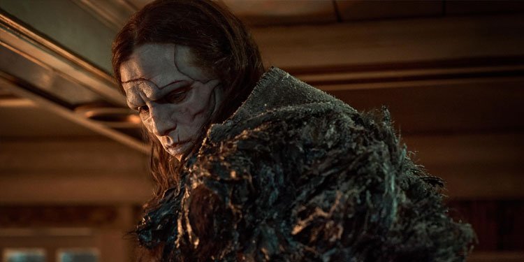 Jacob Elordi dá vida ao Frankenstein de Guillermo del Toro. Imagem: Bluegrass Films / Divulgação.