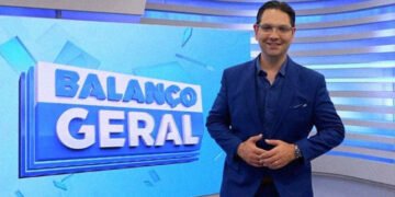 O apresentador Guilherme Rivaroli. Imagem: RIC TV / Reprodução.