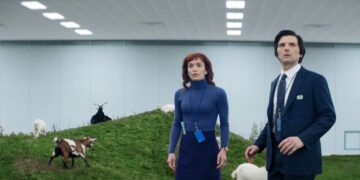 Adam Scott e Britt Lower mergulham mais nas entranhas da Lumen durante a segunda temporada de 'Ruptura'. Imagem: Fifth Season / Divulgação.