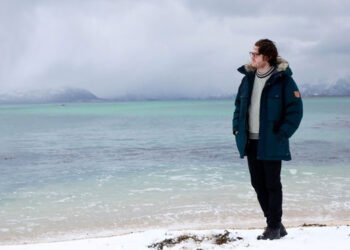 Zach Condon retorna com o Beirut após quase 12 anos. Imagem: Lina Gaisser / Divulgação.