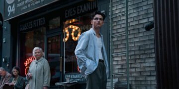 Timothée Chalamet está indicado ao Oscar de melhor ator por sua interpretação de Marty Mauser. Imagem: A24 / Divulgação.