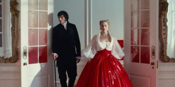 Margot Robbie e Jacob Elordi em 'Morro dos Ventos Uivantes'. Imagem: MRC Film / Divulgação.