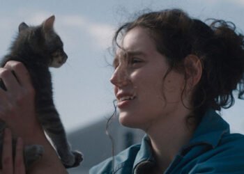 Eva Victor escreveu, dirigiu e interpretou em 'Sorry, Baby'. Imagem: Tango Entertainment / Divulgação.