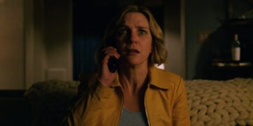 Rhea Seehorn encarna Carol Sturka diante de um mundo em uma violenta transformação. Imagem: High Bridge Productions / Divulgação.