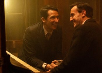 Josh O'Connor e Paul Mescal dão vida aos personagens da história criada por Ben Shattuck. Imagem: Film4 / Divulgação.