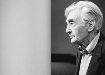 Howard Zinn em Nova York, 2008. Imagem: Marc Dalio / Reprodução.