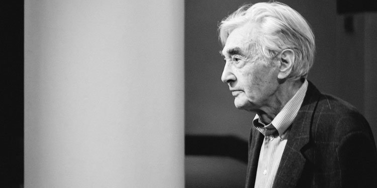 Howard Zinn em Nova York, 2008. Imagem: Marc Dalio / Reprodução.
