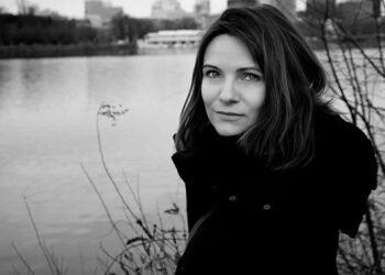 A escritora Manoela Sawitzki. Imagem: Omar Salomão / Divulgação.