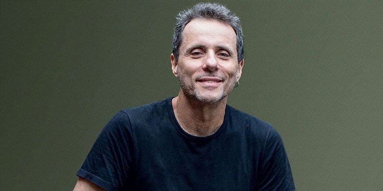 Bellotto venceu o Jabuti de 2025 pela obra, lançada no ano anterior. Imagem: Chico Cerchiaro / Divulgação.