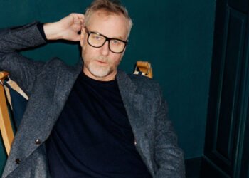 Líder do The National, Matt Berninger vem ao C6 Fest com sua carreira solo. Imagem: Chantal Anderson / Divulgação.