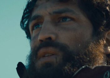 Gabriel Leone estrela a adaptação de 'Barba Ensopada de Sangue'. Imagem: Globoplay / Divulgação.