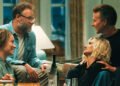 Dois casais estão em apuros em 'O Convite'. Imagem: Annapurna Pictures / Divulgação.
