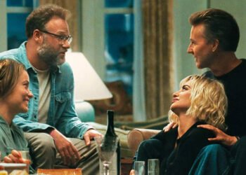 Dois casais estão em apuros em 'O Convite'. Imagem: Annapurna Pictures / Divulgação.