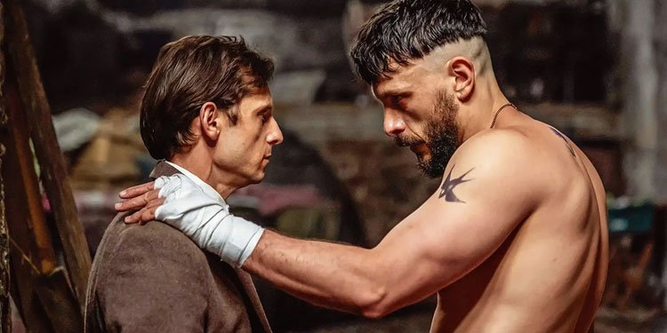 Jamie Bell e Richard Gadd em 'Pela Metade'. Imagem: BBC Studios / Divulgação.