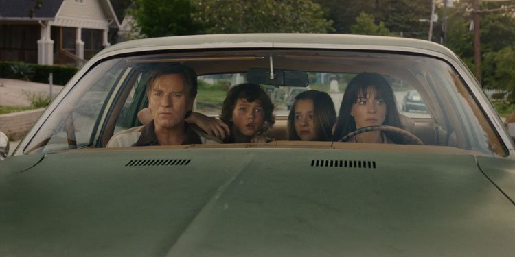 Filme de David Robert Mitchell ecoa clássicos de Steven Spielberg. Imagem: Bad Robot / Divulgação.