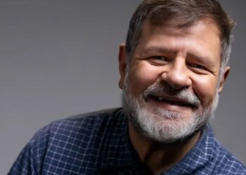 O escritor Paulo Camargo. Imagem: Willian Zuclinski / Divulgação.