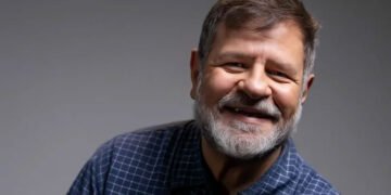 O escritor Paulo Camargo. Imagem: Willian Zuclinski / Divulgação.