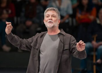 Kiko Mascarenhas estrela 'Todas as Coisas Maravilhosas'. Imagem: Renato Domingos.